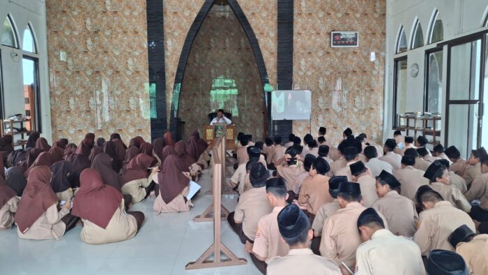 Tarhib Ramadhan: Kajian Agama dan Dialog Interaktif Santri Bersama Kiyai