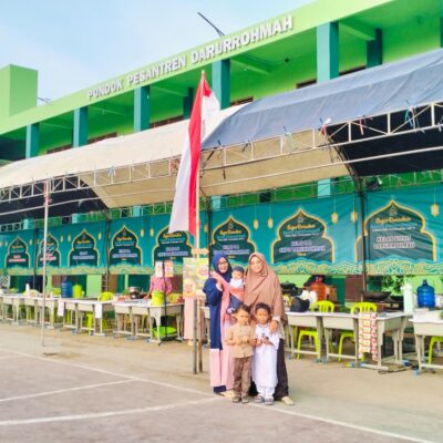 Meriah! Bazar Ramadhan Darurrohmah Dipadati Wali Santri dan Tamu Safari Dakwah PWNU Jabar