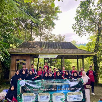 Santri MA Darurrohmah Gelar Tadabur Alam di Curug Cipeteuy, Belajar Syukur Lewat Keindahan Alam