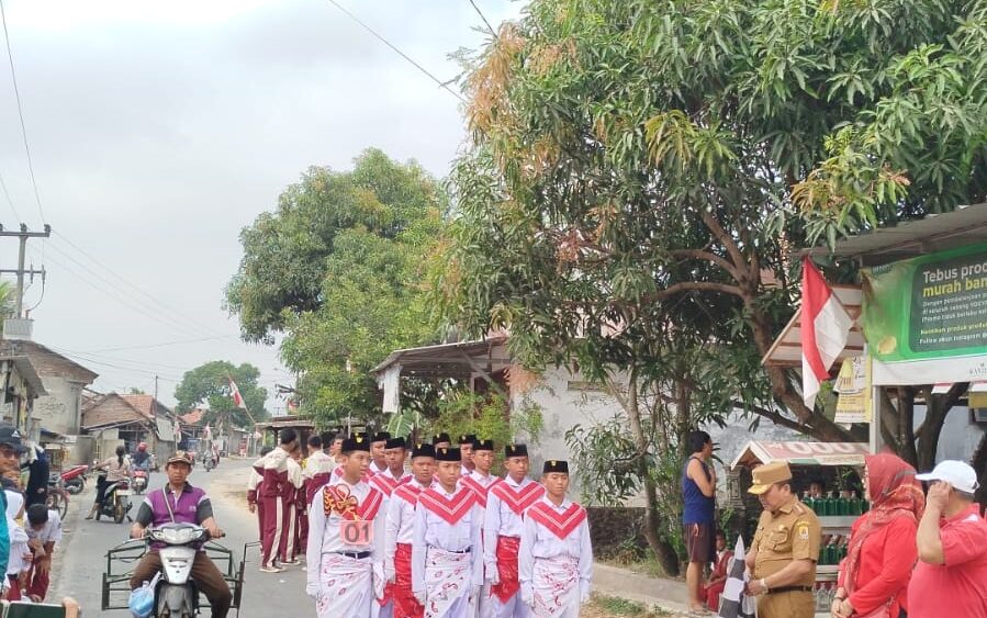 Perlombaan Gerak Jalan Peringatan HUT RI yang ke 81 di Kecamatan Weru